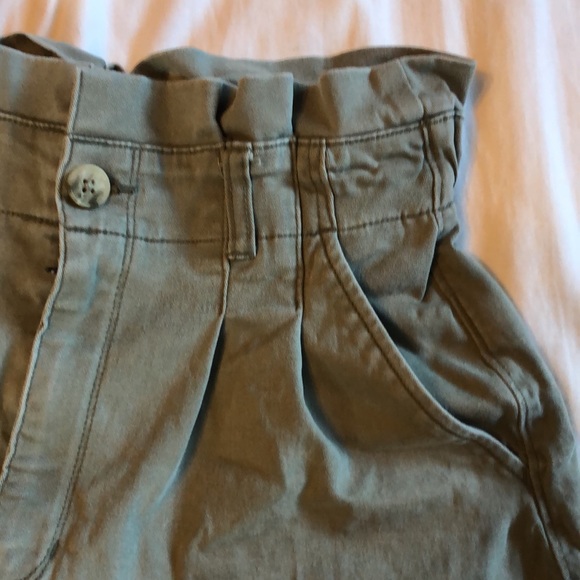 Hollister Ultra High Rise Paperbag Shorts in Army Green - Picture 4 of 8